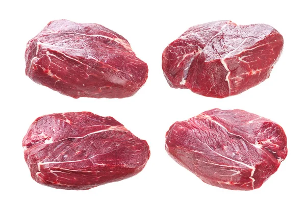 Peça fresca de carne crua isolada sobre fundo branco . — Fotografia de Stock