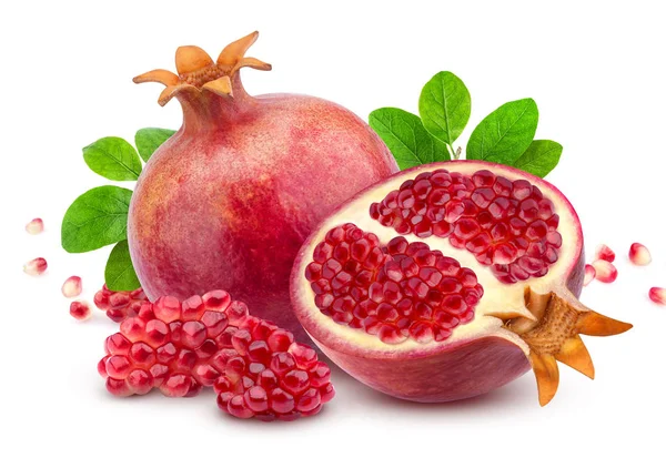 Beyaz arkaplanda izole edilmiş nar