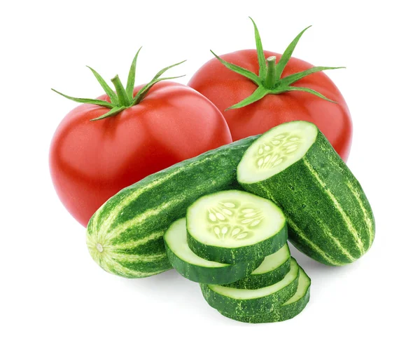 Tomaat en komkommer geïsoleerd op een witte achtergrond. Salade ingrediënten — Stockfoto