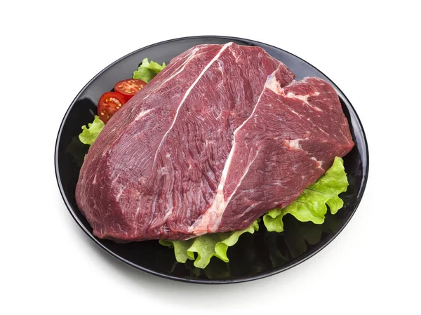 Pedaço de carne crua na placa isolado no fundo branco — Fotografia de Stock