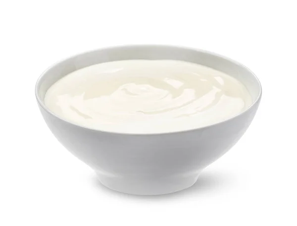 将奶油倒入碗中，与白色背景隔离 — 图库照片