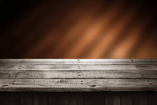 Masă din lemn închis, fundal de perspectivă pentru produsul prezent — Fotografie, imagine de stoc