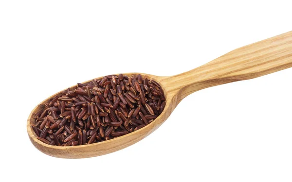 Grañones de arroz rojo en cuchara de madera aislada sobre fondo blanco — Foto de Stock