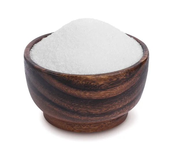 Сахар в деревянной чаше на белом фоне — стоковое фото
