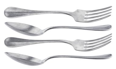 Metal kaşık ve çatal beyaz arka plan üzerinde izole