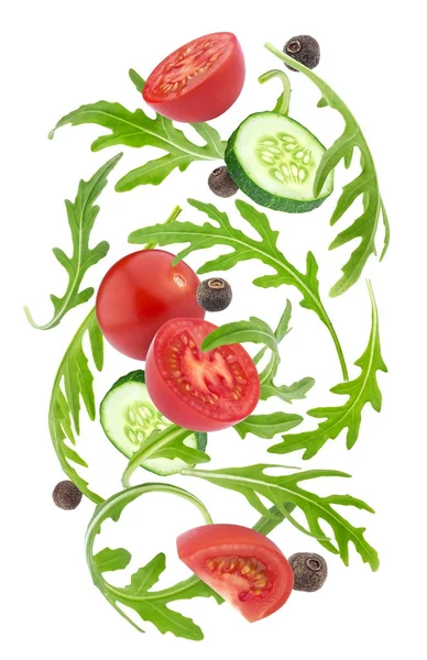 Dalende groenten salade. Cherry Tomaten, rucola en komkommer geïsoleerd op witte achtergrond — Stockfoto