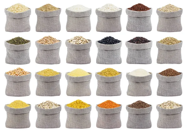 Colección de diferentes cereales, granos y copos en bolsas aisladas sobre fondo blanco . — Foto de Stock