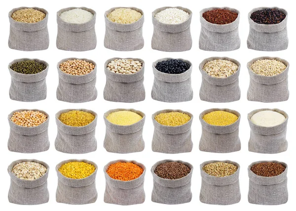 Colección de diferentes cereales, granos y copos en bolsas aisladas sobre fondo blanco . — Foto de Stock