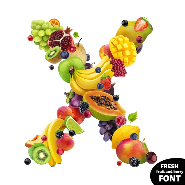 Brief X gemaakt van bessen en fruit, voedsellettertype geïsoleerd op witte achtergrond — Stockfoto