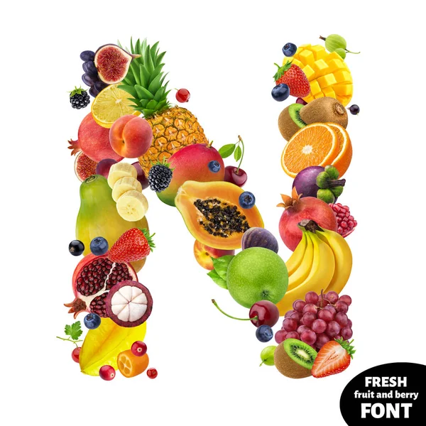 List N z jagód i owoców, czcionka żywności izolowana na białym tle — Zdjęcie stockowe