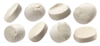 Mozzarella peyniri beyaz arkaplanda izole