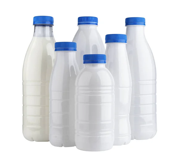 Plastikowe butelki na mleko i jogurt izolowane na białym tle — Zdjęcie stockowe