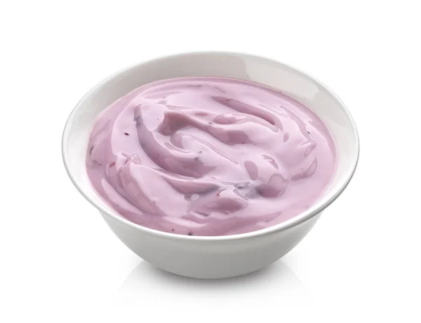 Blåbär yoghurt isolerad på vit bakgrund — Stockfoto