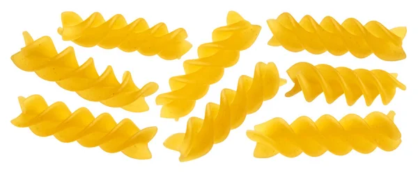 Rå italiensk fusilli pasta isolerad på vit bakgrund — Stockfoto