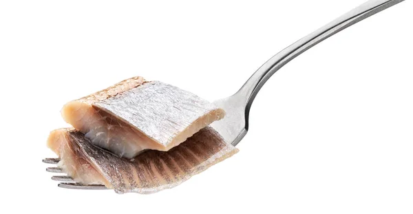 Pedaços de arenque salgado sobre garfo isolado sobre fundo branco — Fotografia de Stock