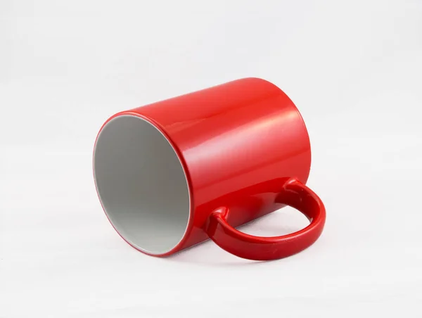 Κόκκινη κούπα για καφέ, τσάι. Κενό διάστημα για την εκτύπωση — Φωτογραφία Αρχείου