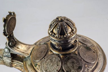 Eski Alman bira bardağı paralar ile