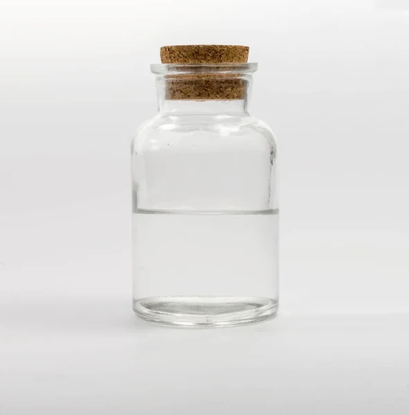 Vaso di vetro con tappo chiuso ad acqua — Foto Stock
