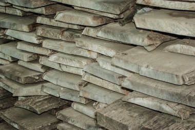 Bir yığın içinde yığılmış eski Kuru Kurulları