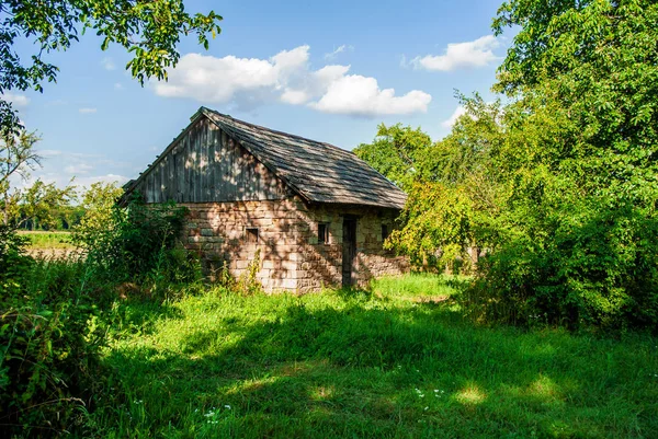 Old ruined house summer evening sunset — Stock Photo, Image