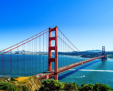 Deniz koyu kırmızı uzun köprüden. Golden Gate, San Francisco
