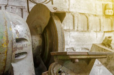 Eski bir atölye taşlama tezgahı