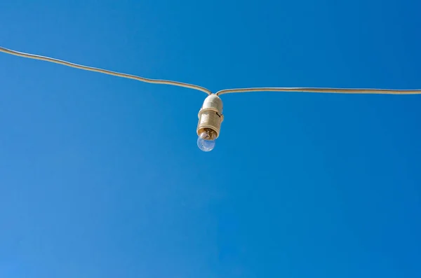 Small lamp is suspended on the wire in the cartridge — Stock Photo, Image