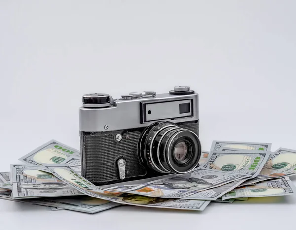 Cámara Cine Vintage Dólares Estadounidenses Dispersos Concepto Ganancia Acciones Fotográficas — Foto de Stock