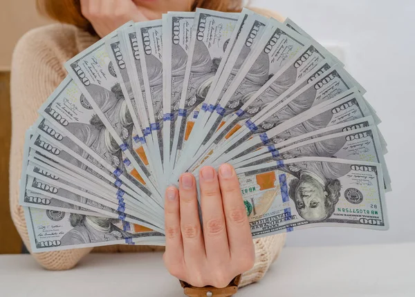 Hand Hält Amerikanischen Dollar Ausgebreitet Fan — Stockfoto