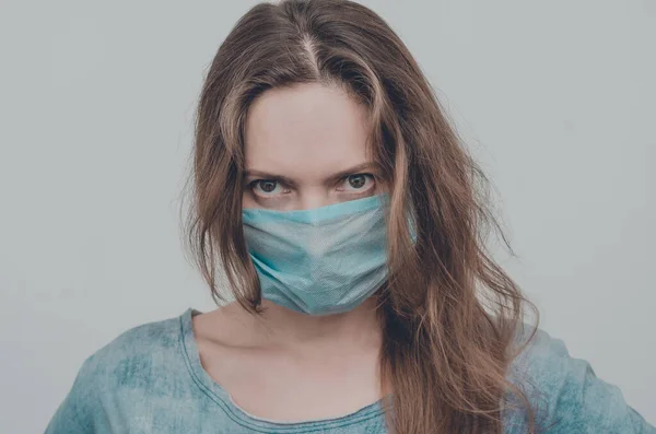 Portrait Woman Wearing Medical Mask Looking Camera Isolated Influenza Epidemic — Stock Photo, Image
