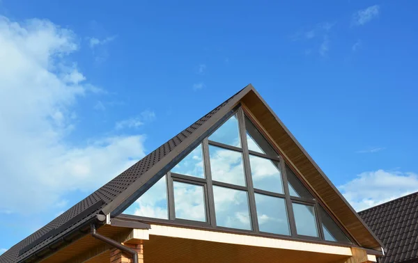 Building house attic conservatory terrace on the home roof. Conservatory or greenhouse roofing. — Stock Photo, Image