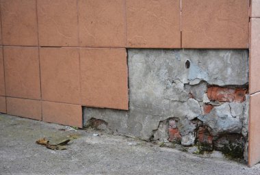 Yerine, kırık Porselen duvar bölümlerini onarım 