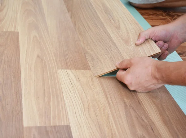 Laminate flooring installation. Installing wooden laminate flooring. Step by Step. — Stock Photo, Image