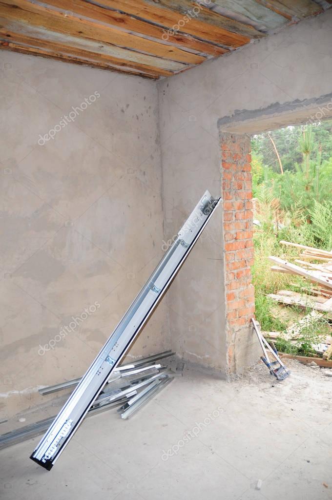 Instalación de puerta de garaje. Garaje puerta Post-Rail y primavera