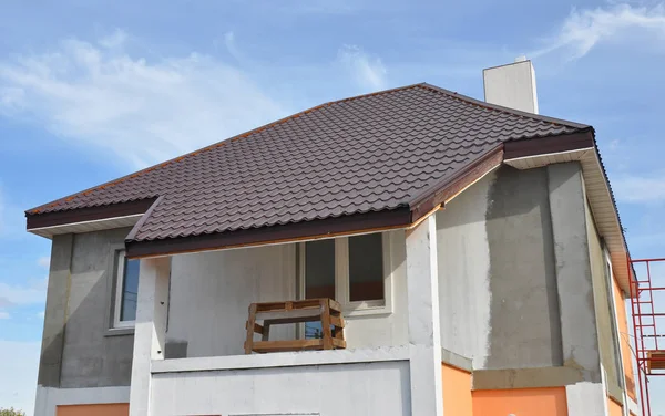 Stucco Pintura Parede Casa Durante Renovação Construção Telhados Com Instalação — Fotografia de Stock