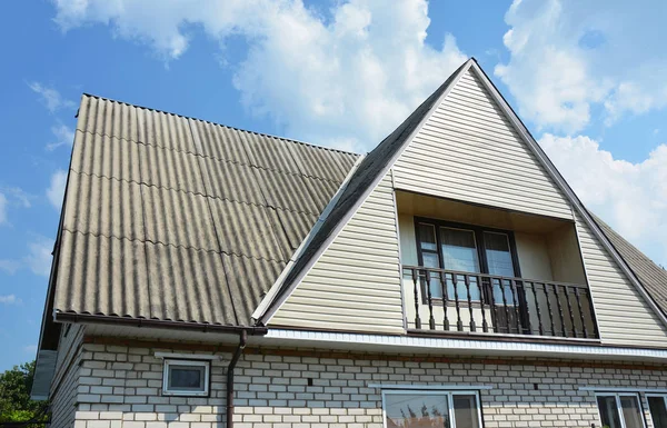 Asbestos Roofing Construction Gutter System — Stock Photo, Image