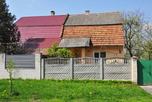 Roofing Construction. Old Roof Repair and Renovation. Roof tiles, asbestos roof tiles, metal roof sheets. — Stock Photo, Image