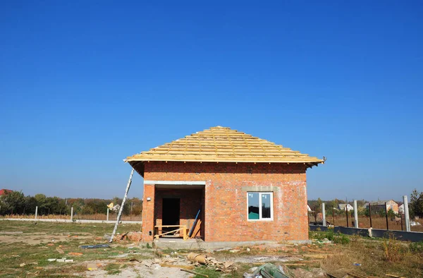 Bangunan Sauna Atau Pemandian Dari Batu Bata Dengan Konstruksi Atap — Stok Foto