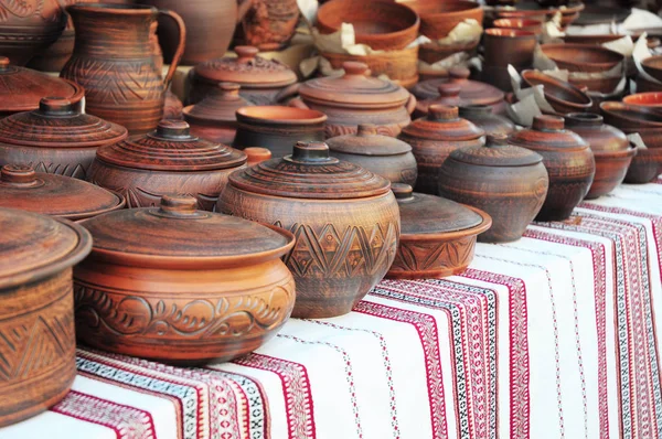 Handmade pottery. Traditional Ceramic Jugs. Handmade Ceramic Pottery with Ceramic Pots and Clay Plates. — Stock Photo, Image