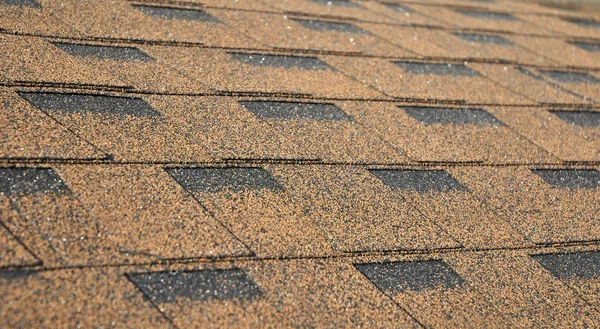 Asphalt Shingles Soft Focus Photo. Close up view on Asphalt Roofing Shingles Background. Roof Shingles - Roofing Construction, Roofing Repair. — Stock Photo, Image