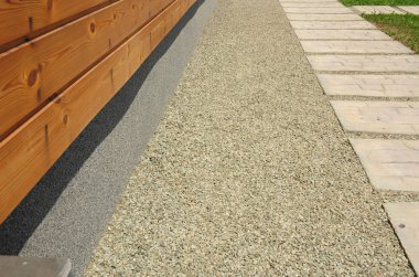 House Foundation iyileştirme daha iyi yalıtım ve su yalıtımı eve ahşap duvar açık.