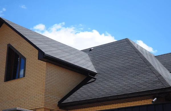 Problem Areas for House asphalt shingles Corner Roofing Construction Waterproofing. — Stock Photo, Image