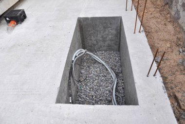 Kuyu su sondaj su sistemi hidrolik akümülatör su pompası kanalizasyon ve diğer ev eşyası için beton üzerinden yapım aşamasında