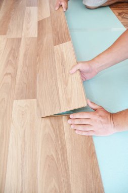 Ahşap yükleme yüklenici ile yalıtım döşeme ve levhalar ses yalıtımı laminat. Döşeme Laminat parke dostum. Döşeme Laminat parke dostum. 