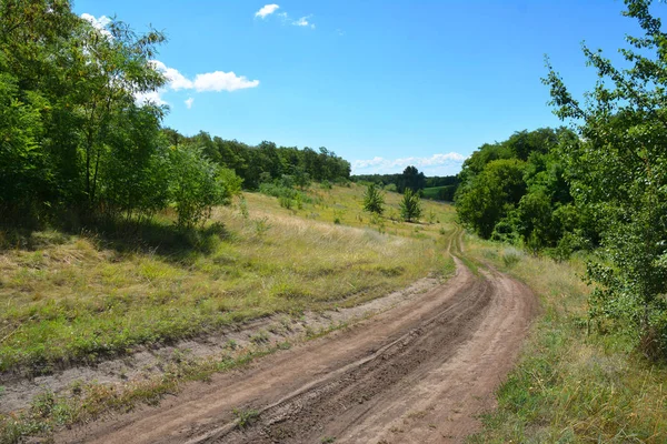 Onverharde weg in Oekraïense platteland — Stockfoto