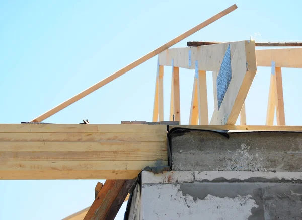 Truss Impermeabilización Techo Madera Con Membrana Betún Contra Agua — Foto de Stock