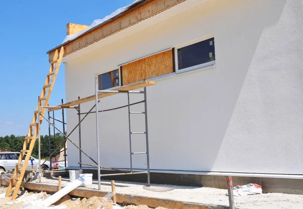 Unfinished house. Home Remodeling and Renovation after Hurricane. Painting house wall with stucco and plastering. Insulation House and Old House Renovation. — Stock Photo, Image