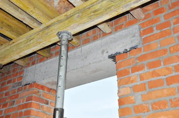 Cassaforma a soffitto in costruzione di case incompiute . — Foto Stock