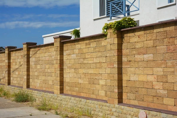 Güzel Coquina, Shelly Limestone çit duvar. 