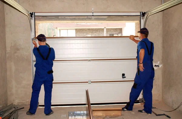 Kyiv Ukraine November 2017 Contractors Installing Insulating Garage Door Garage — Stock Photo, Image